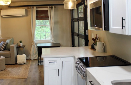 Se Ree House | Welcoming 2-bedroom house with lake access and 2 kayaks