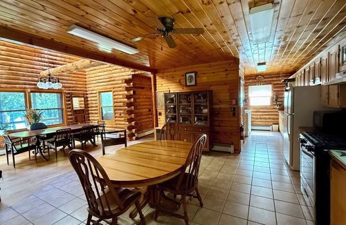 Farmington Falls Cabin | Welcoming 4-bedroom cabin in Chesterville