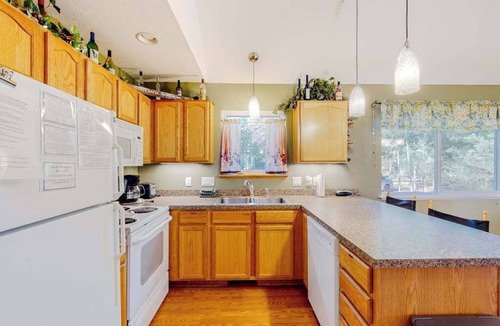 Glen Arbor House | Welcoming home in Downtown Glen Arbor with firepit, fireplace, washer/dryer