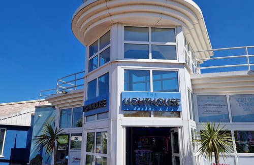 Whitley Bay House | Welcoming mobile home with WiFi in Whitley Bay 450m to beach, swimming pool, bar