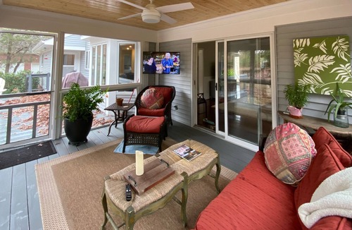 Crestwood House | Well-appointed & located wooded retreat only11 miles to PGA!