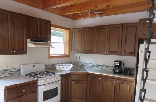 Sunday River Area Ski Chalet | Well equipped 3-bedroom chalet in Andover Maine including AC, WiFi.