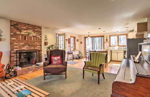 Wellfleet Villa | Wellfleet Villa w/ Deck 1 Mi to Trails & Coastline