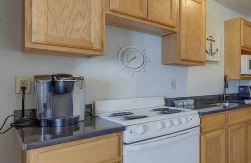 Wells Condo | Wells Vacation Rental ~ 1 Mi to Beach Access!