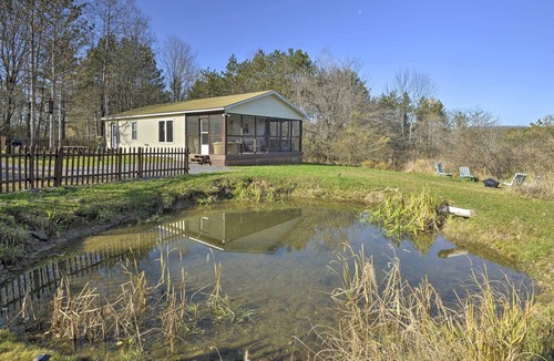 Wellsboro Cabin | Wellsboro Single-Story Cabin w/ Screened Patio!
