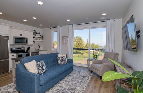 Traverse City Condo | West Bay View: Penthouse Condo in Traverse City