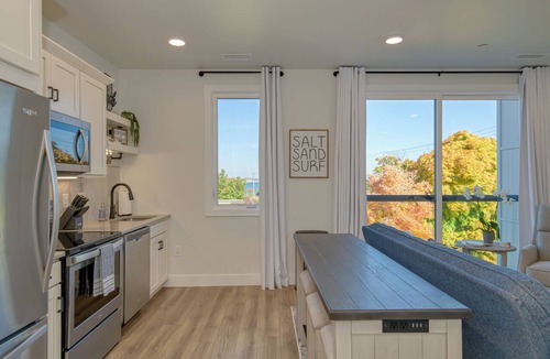 Traverse City Condo | West Bay View: Penthouse Condo in Traverse City