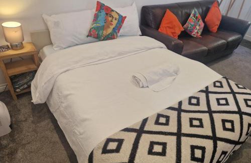 North Shields House | West Beck House Newcastle - Private Double En-Suite