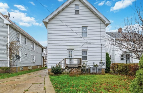 Cleveland Apartment | West CLE Cozy Corner Retreat – Sleeps 4 & Pets