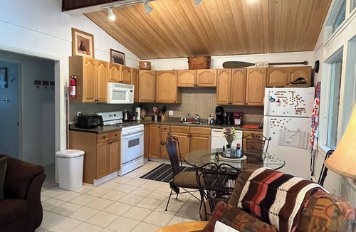 Markesan Cottage | West Cottage on the Pond
