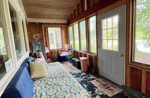 Markesan Cottage | West Cottage on the Pond