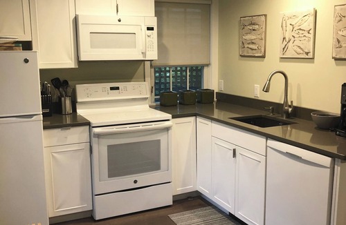 Commercial Street Apartment | WEST END! 10% OFF ANY OPEN DATES! DISCOUNTED MAY, JUNE, SEPT. 3 DAY MINIMUM