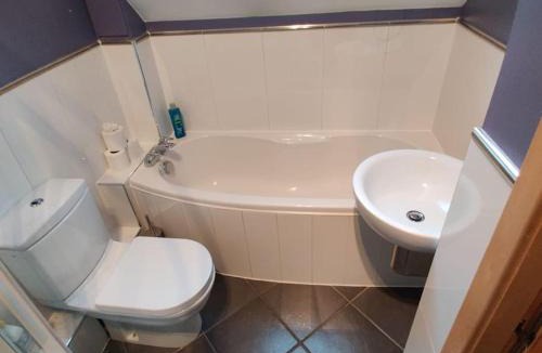 West End Apartment | West End & EICC with Parking