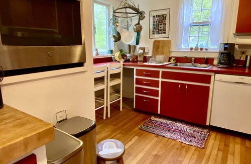 West Tisbury House | West Tisbury home Walk to Beach and Pond