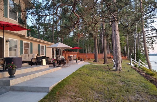 Lewiston House | West Twin Lake Waterfront Home - Amazing Sunsets! Bennington Pontoon for Rent.
