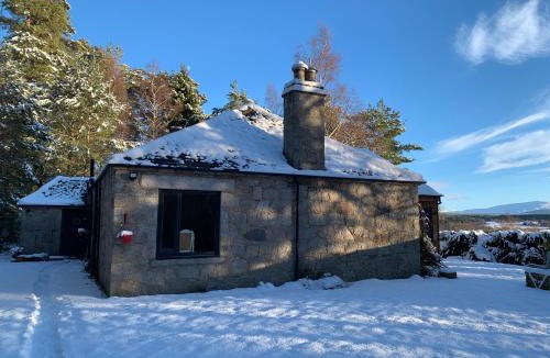 Grantown-on-Spey House | Wester Curr Cottage - Luxury 5-Star Cottage with Private Pool & Hot Tub