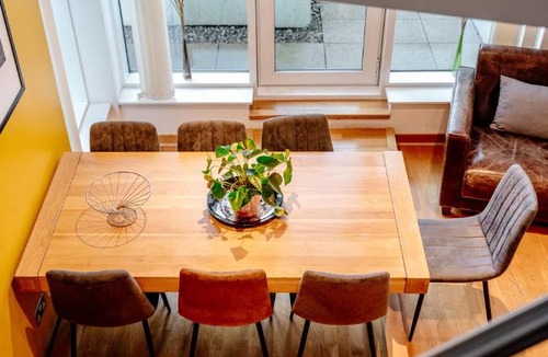 Newhaven Apartment | Weston's Penthouse sleep 10, 8 Beds Free Parking