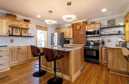 Front Park Apartment | Westside Luxury w/Antique Charm, Large 2BR