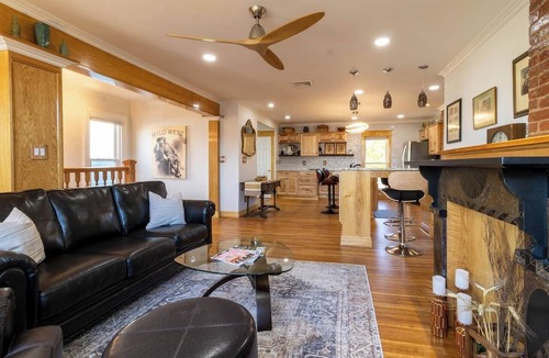 Front Park Apartment | Westside Luxury w/Antique Charm, Large 2BR