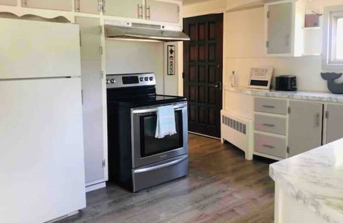 Potowomut House | Whaler's Inn - 2nd from Water + 1min Walk to Beach