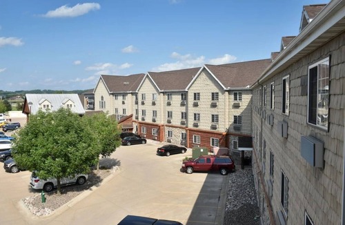 Onalaska Hotel | Whirlpool Suite | Heated Pool, Hot Tub | 5mi to Omni Center