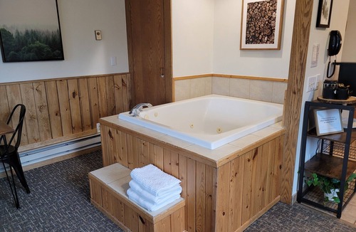 Lutsen Condo | Whirlpool Suite w/Pool, Hot Tub, Hiking, Golfing, & More on Lutsen Mountain