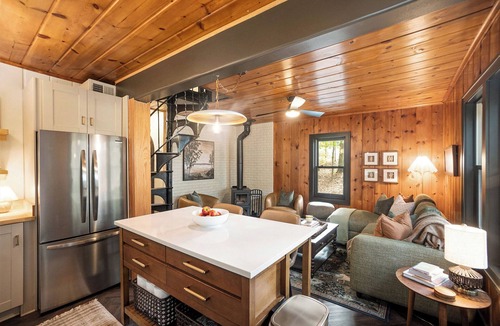 Pentwater Cottage | Whispering Oaks - storybook 2 bedroom, 1 bath cottage in Pentwater