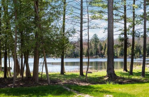 Traverse City House | Whispering Pines Cottage on Bass Lake