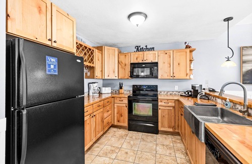 Two Harbors Apartment | Whispering Pines Lake Views | 1BR King Suite
