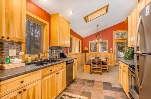 Thompsonville House | Whispering Pines