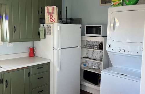 East Leroy House | Whispering Waters - Charming 2-bedroom house in adorable Burlington with AC