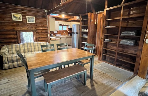 Vanderbilt Cabin | White Pines-Nature Lovers Getaway, Pigeon River.(2-4 Cabin Rentals, Min. 3 days)