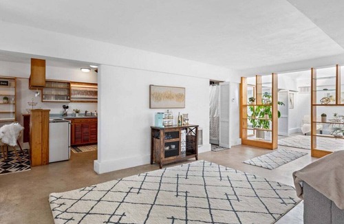 Greilickville Apartment | White Stone House: Pet-Friendly Home on 10 acres!