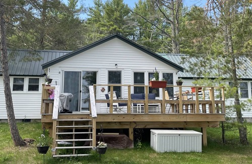 Washburn Cottage | White wings cottage Private beach on Lake Superior