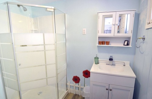 Whitehall Hotel | Whitehall Cottages Boutique Motel - 2 Full Beds