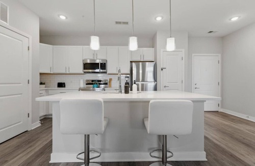 Whitestown Apartment | Whitestown Getaway | King Bed