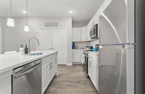 Whitestown Apartment | Whitestown Getaway | King Bed