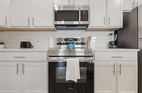 Whitestown Apartment | Whitestown Getaway | King Bed