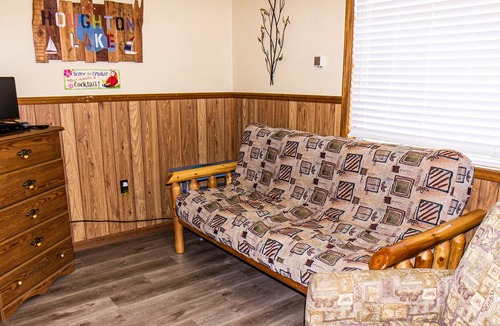 Houghton Lake Resort | Whitetail Family Resort (Bear Cabin)