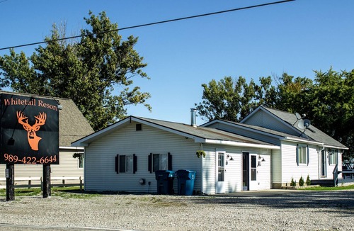 Houghton Lake Resort | Whitetail Family Resort (Bear Cabin)