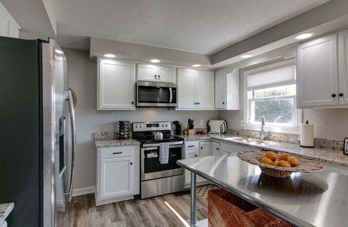 Clarksville House | Whole Home 1335 Whitt Ln