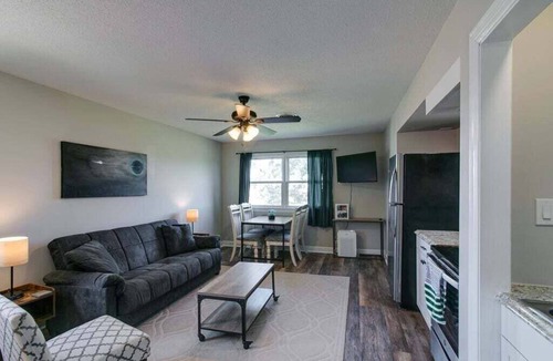 Clarksville House | Whole Home 1335 Whitt Ln