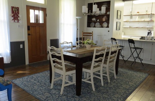Clinton House | Wi-Fi avail at this Beautiful 1896 Farmhouse, rural setting. Tranquil location.