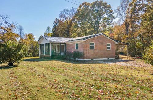 Beattyville House | WiFi - Cozy Stay - Grey Duck