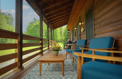 Mac Mahan Cabin | Wiggleswick Cottage; Dogs Welcome Certified! No pet fees or breed restrictions