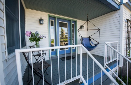 Willard Apartment | Willard Beach Get Away - Dog Friendly - Steps from the shore!