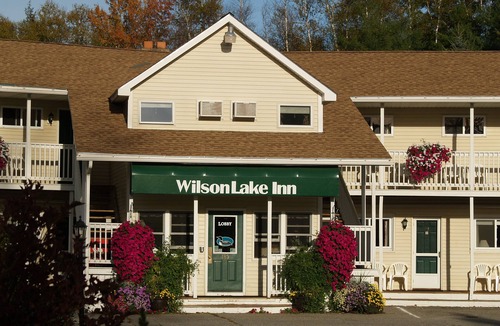 Dryden Apartment | Wilson Lake Inn: Shorefront Suites, Kayaks & Lakefront Getaway in Maine