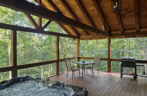 Logan Cabin | Windsong - Romantic Luxury Cabin in the Hocking Hills
