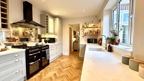 Whitley Bay House | Windsor Coastal Retreat Whitley Bay Sleeps 9