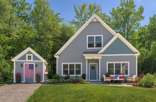Arundel Cottage | Windswept cottage, heated pools, 15 Mins to beaches, Hiking Trails, & game room